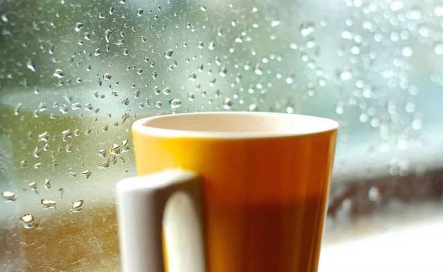 午后雨天配咖啡唯美说说
